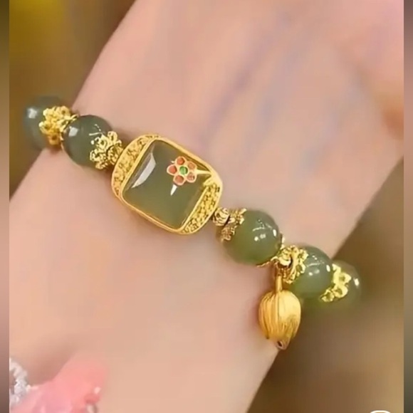 NEW LOTUS POD CHARM GLASS BEADES BRACELET - Picture 2 of 9